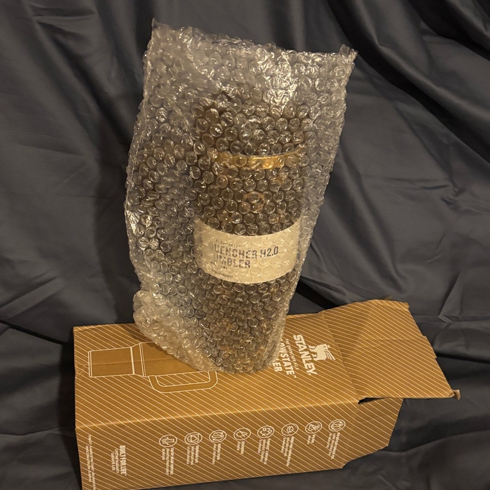 Stanley Brown Quencher Tumbler